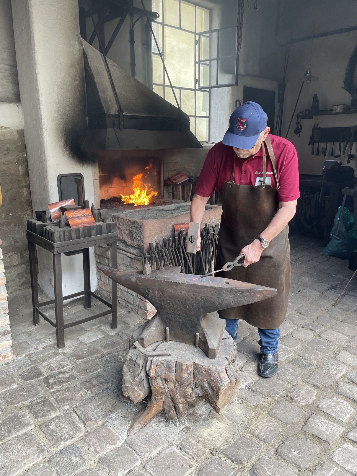 Schmied bei der Arbeit